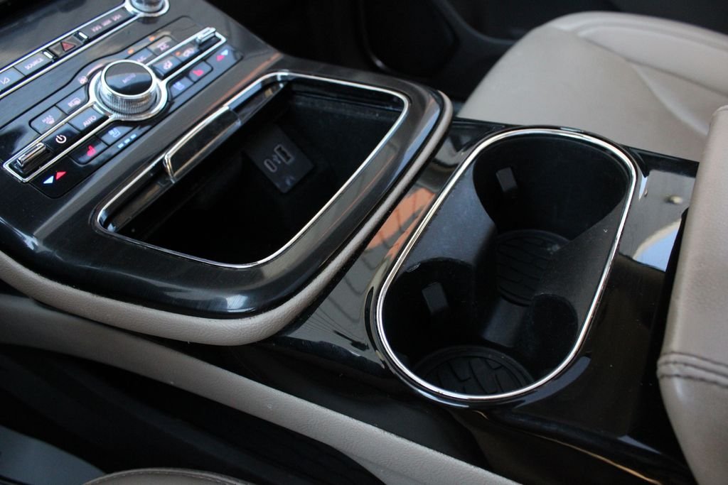 Used 2023 Pearl Metallic Lincoln Reserve image 19
