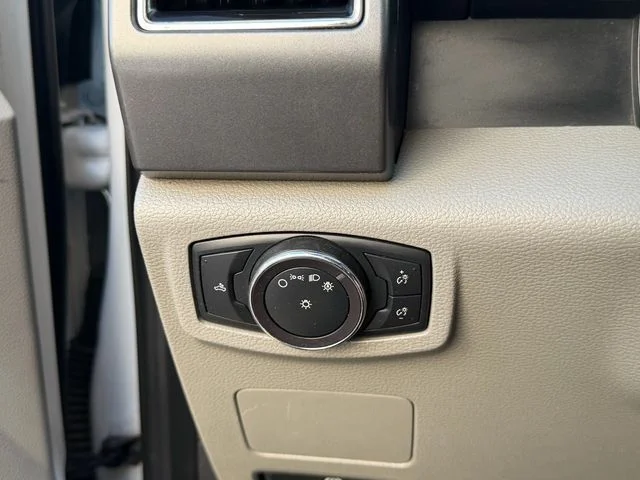 Used 2019 Oxford White Ford XLT image 46