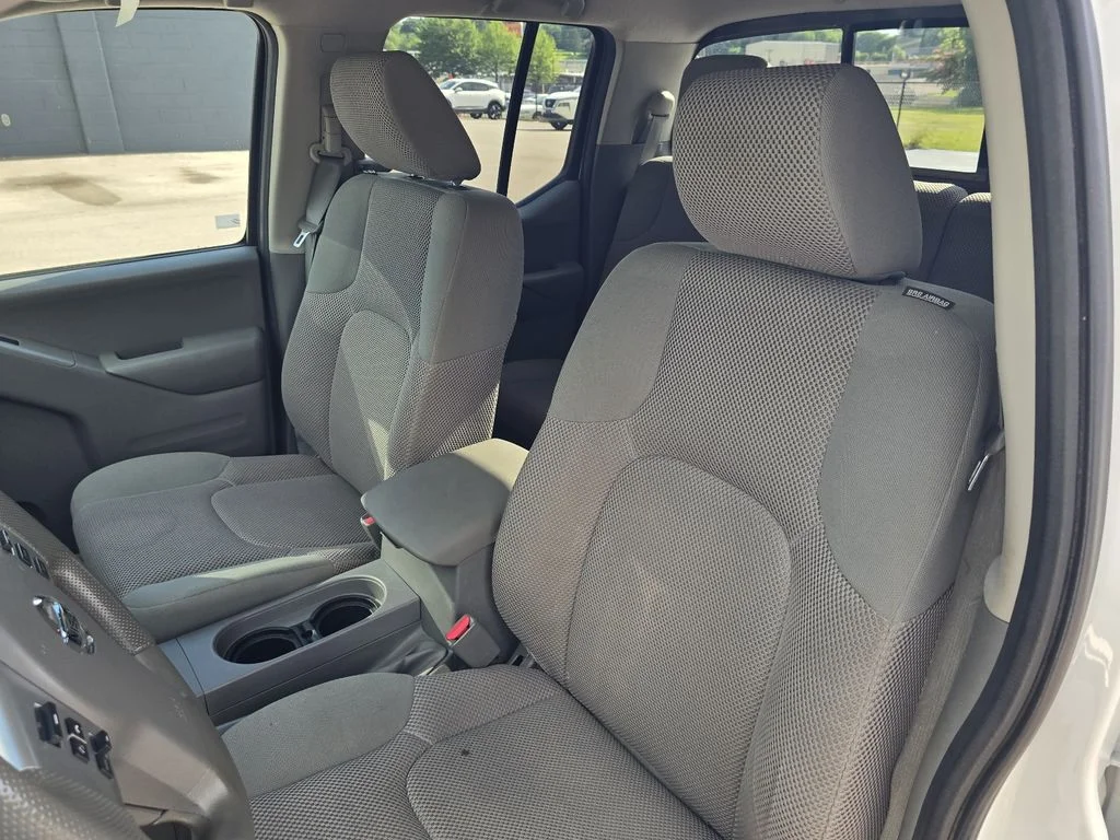 Used 2016 Glacier White Nissan SV image 15