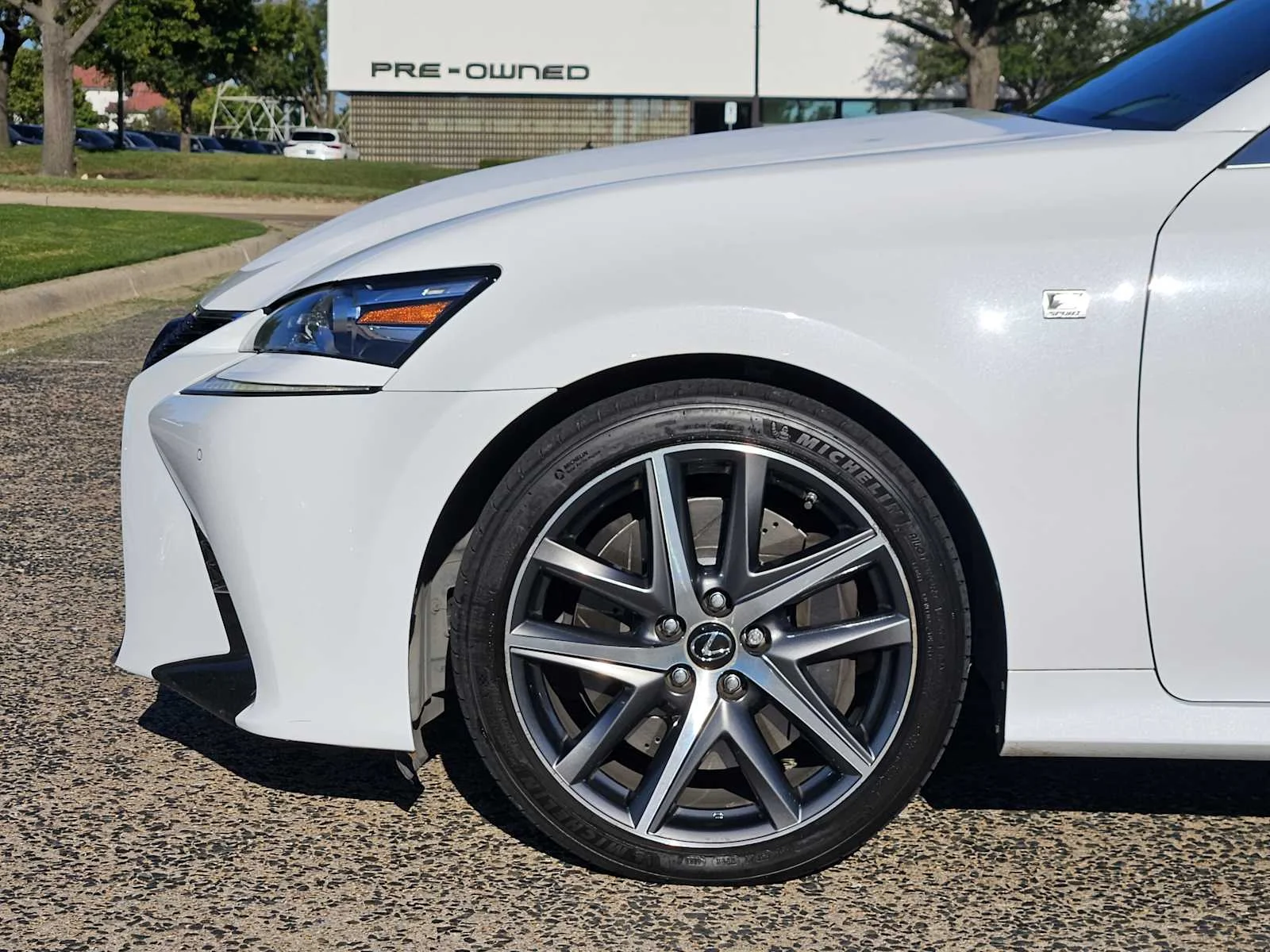 Certified Used 2020 ULTRA WHITE Lexus F SPORT image 5