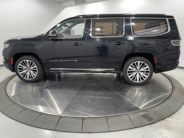 Used 2022 Black Jeep Series III image 3