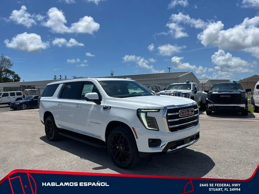 New 2026 Summit White GMC Elevation image 2