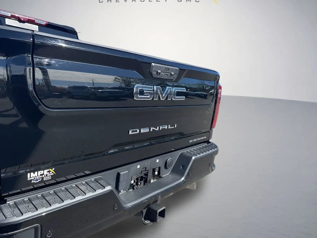 Used 2024 Onyx Black GMC Denali Ultimate image 41