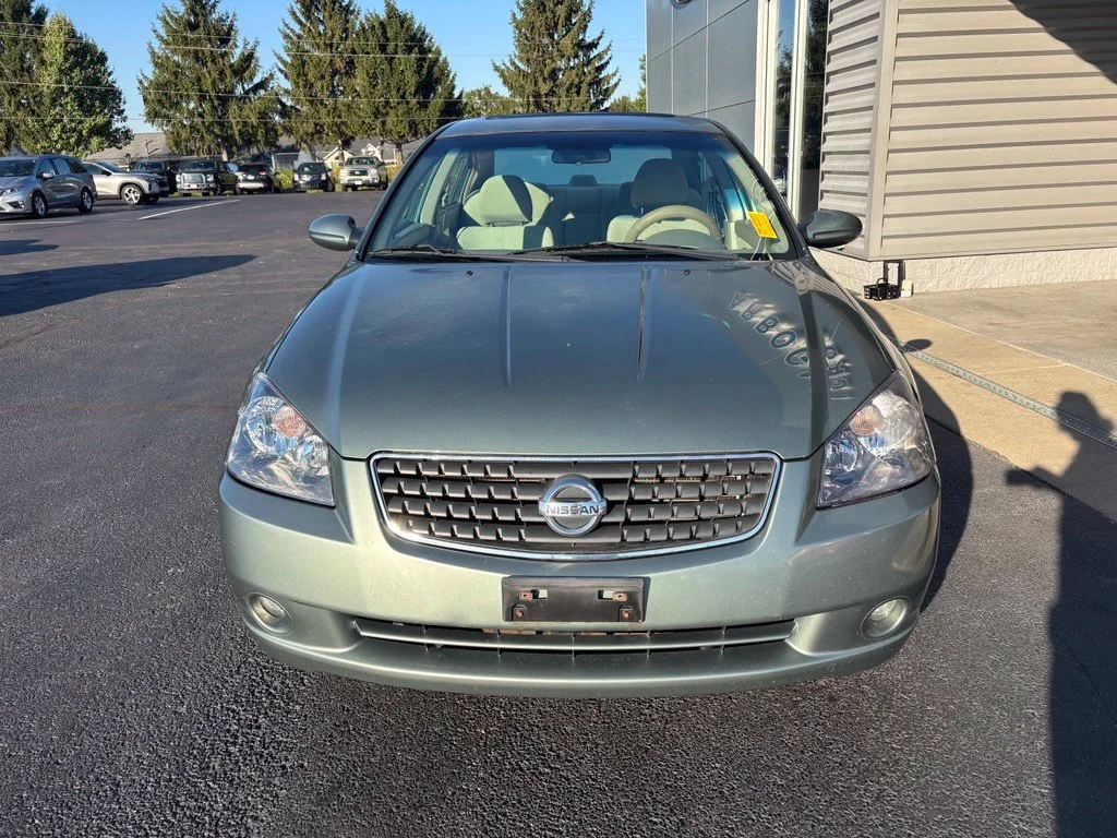 Used 2005 Green Nissan 2.5 S image 10