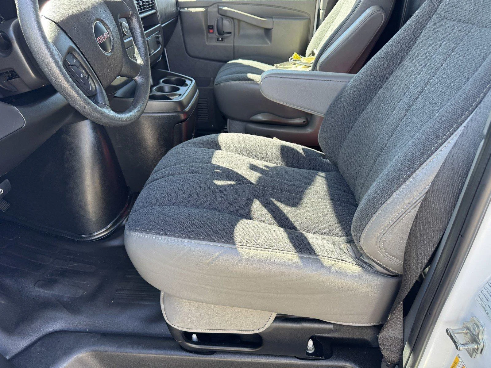 Used 2025 Summit White GMC Work Van image 17
