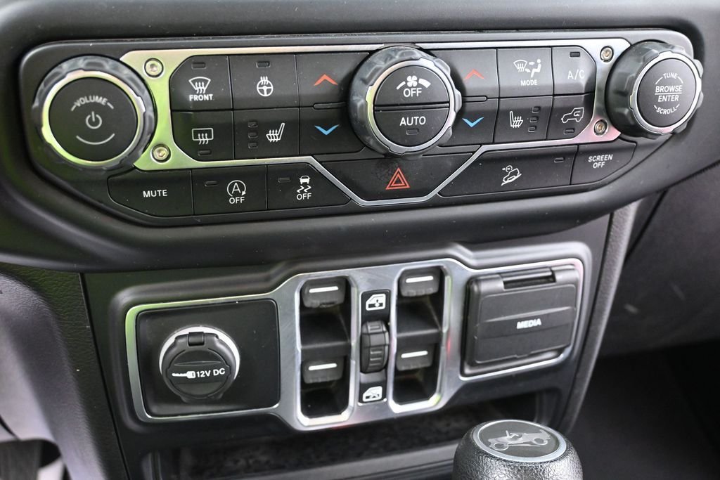 Used 2019 Red Jeep Unlimited Sport Altitude image 11