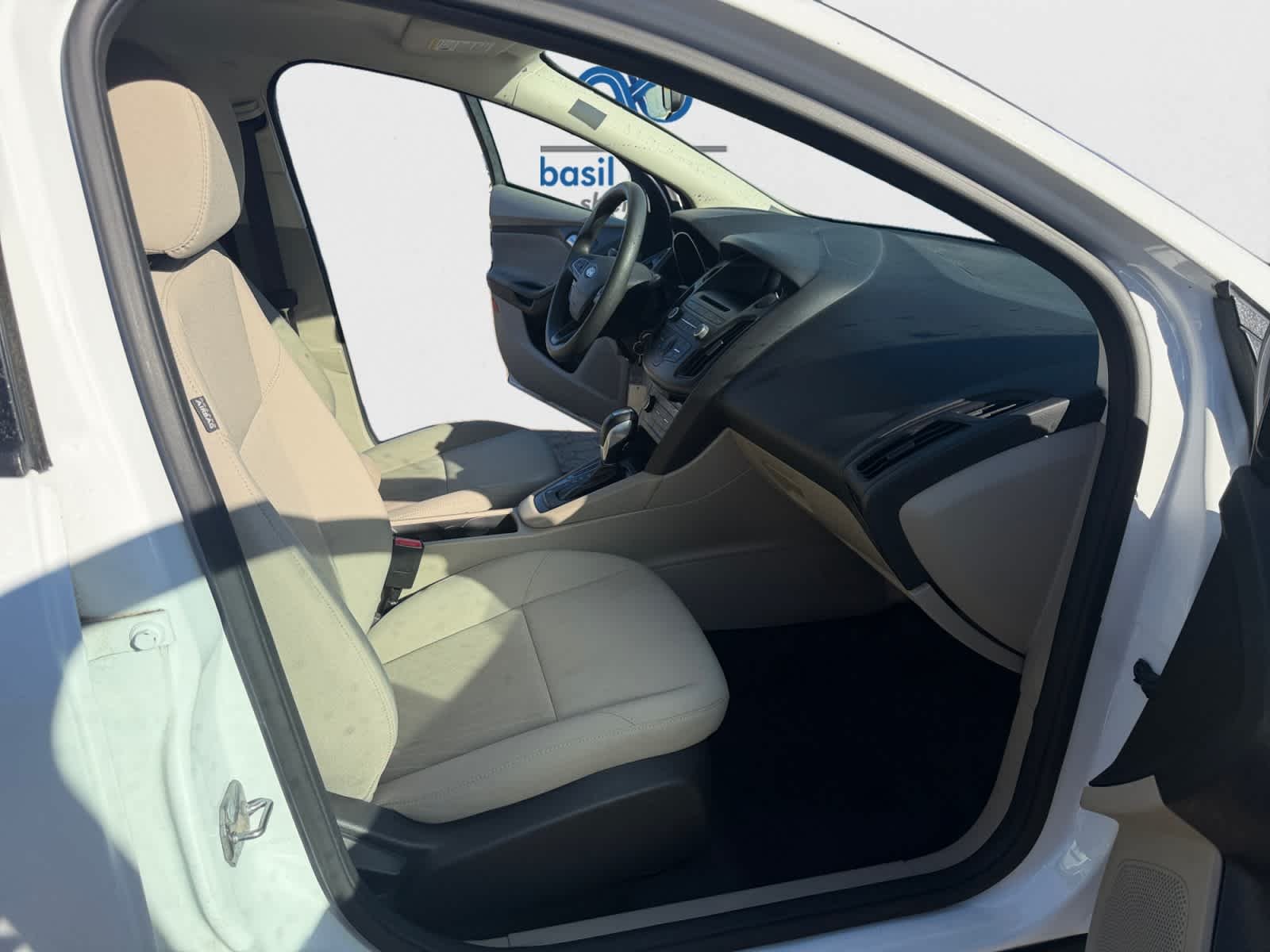 Used 2015 Oxford White Ford SE image 19
