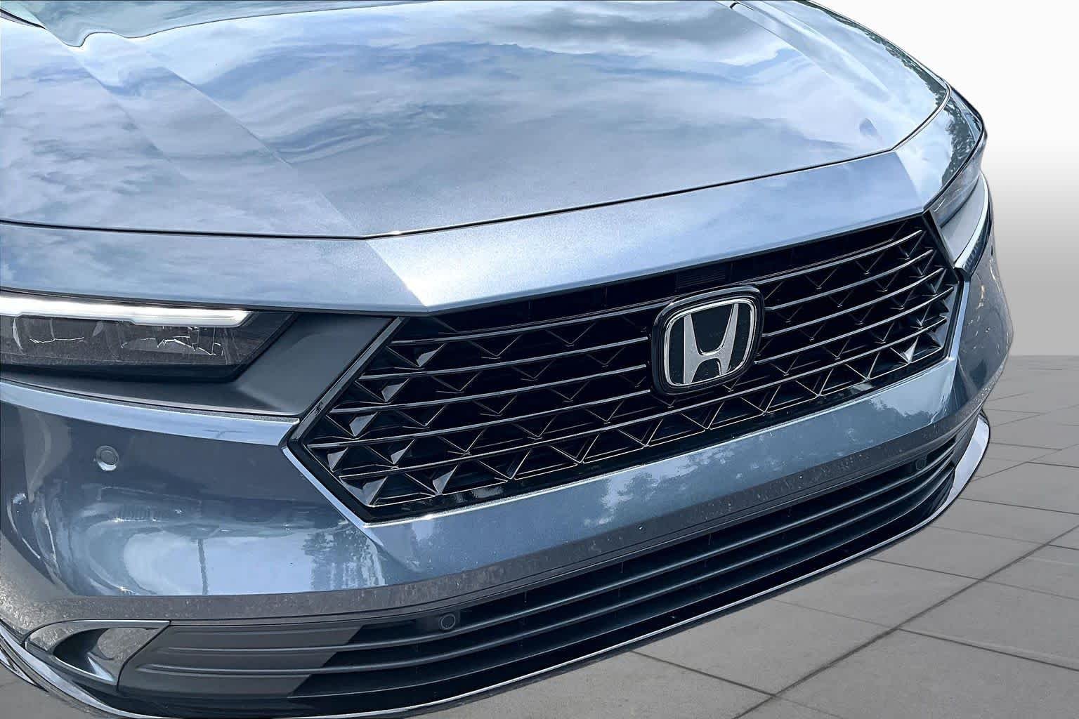 Used 2024 Meteorite Gray Metallic Honda EX-L image 30