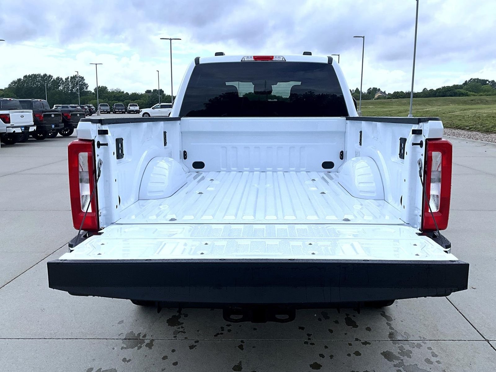 New 2026 Oxford White Ford XLT image 15