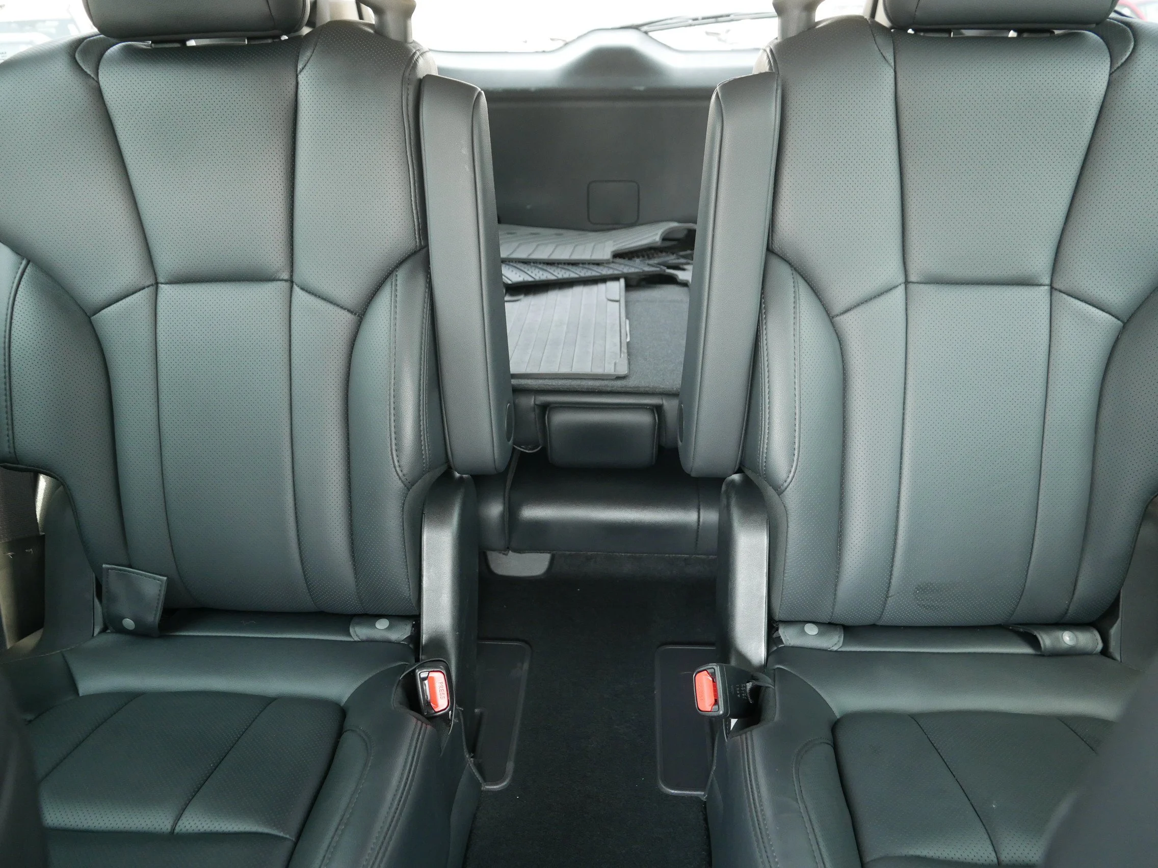 Used 2025 Magnetite Gray Metallic Subaru Onyx Edition Touring image 13