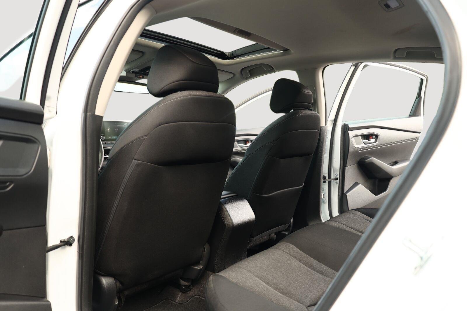 Used 2024 Platinum White Pearl Honda EX image 16