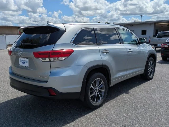 Certified Used 2018 Silver Toyota XLE image 3