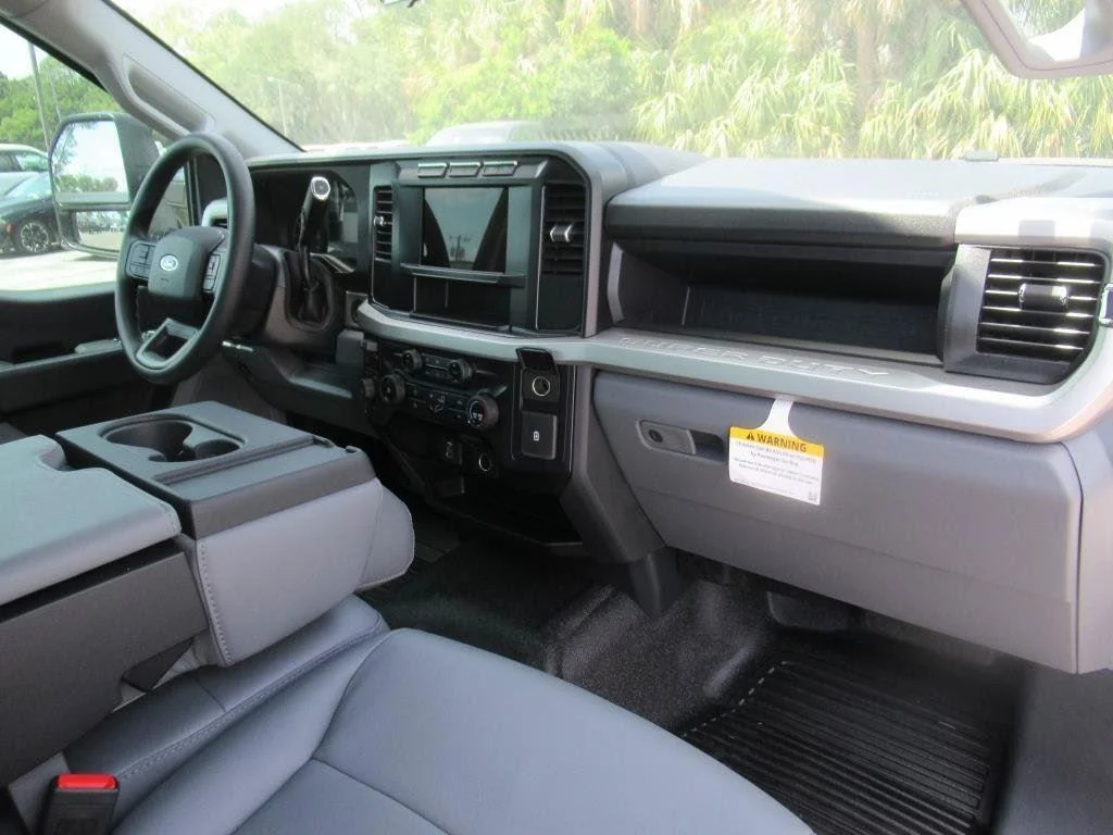 New 2024 Oxford White Ford F-250® XL image 13
