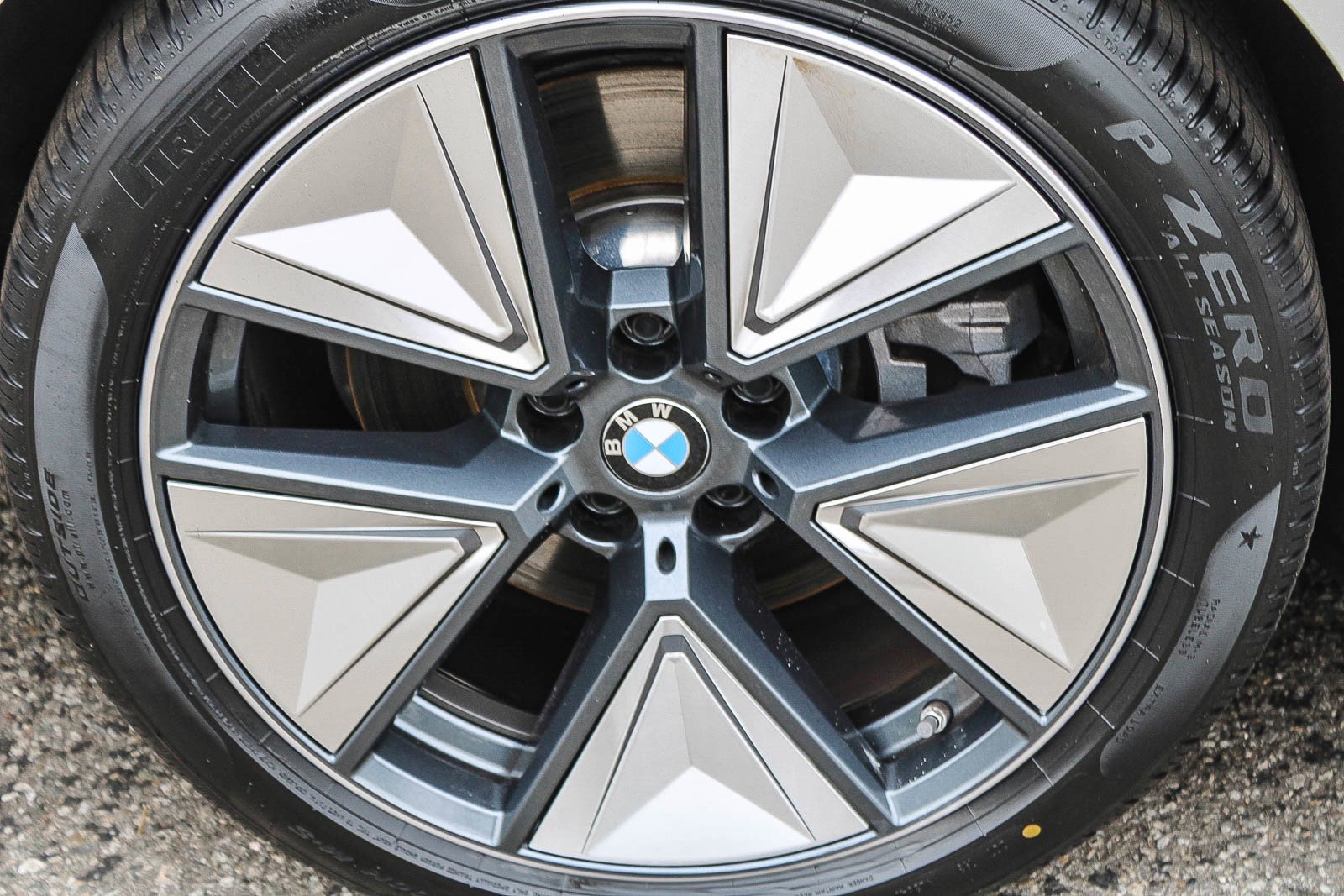 Used 2025 Mineral White Metallic BMW xDrive40 image 12
