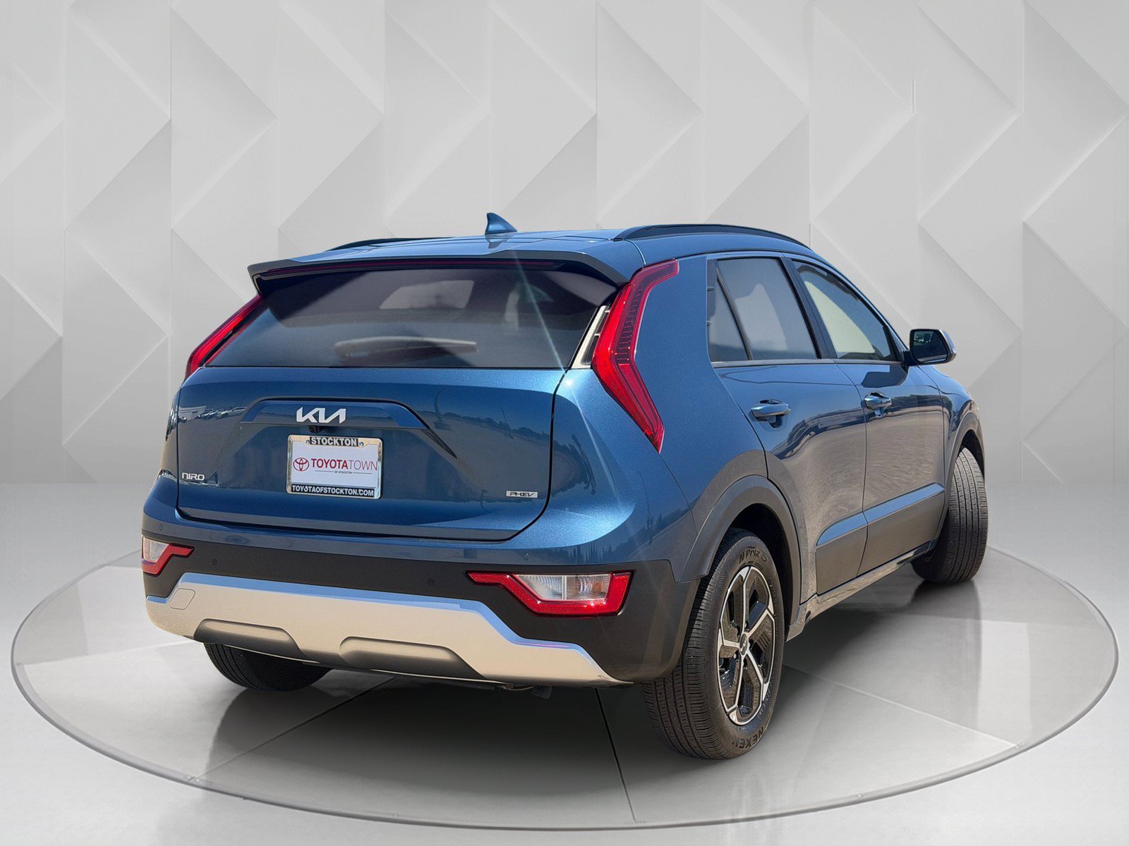 Used 2024 Mineral Blue Kia EX image 8