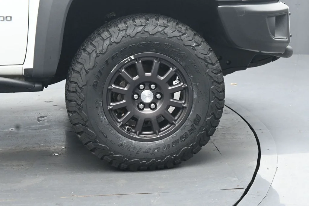 Used 2019 White Chevrolet ZR2 image 10