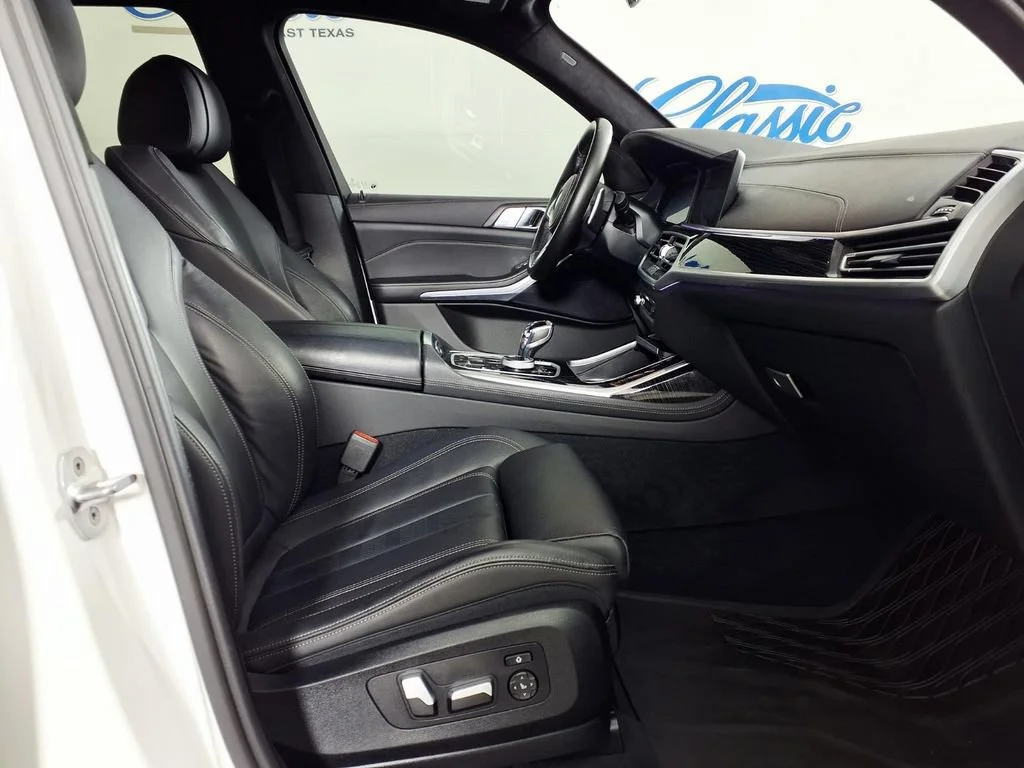 Used 2022 Mineral White M BMW xDrive40i image 12