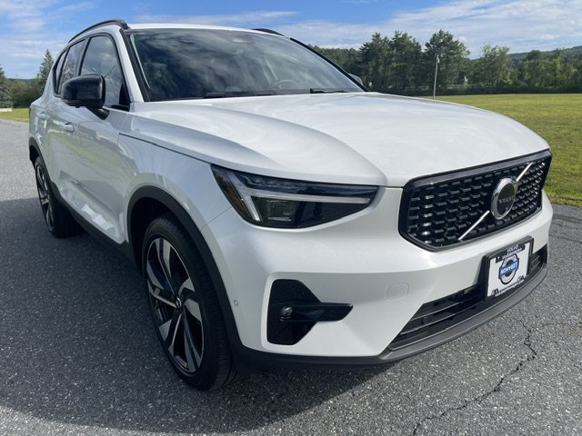 Used 2025 White Volvo Plus Dark Theme image 6