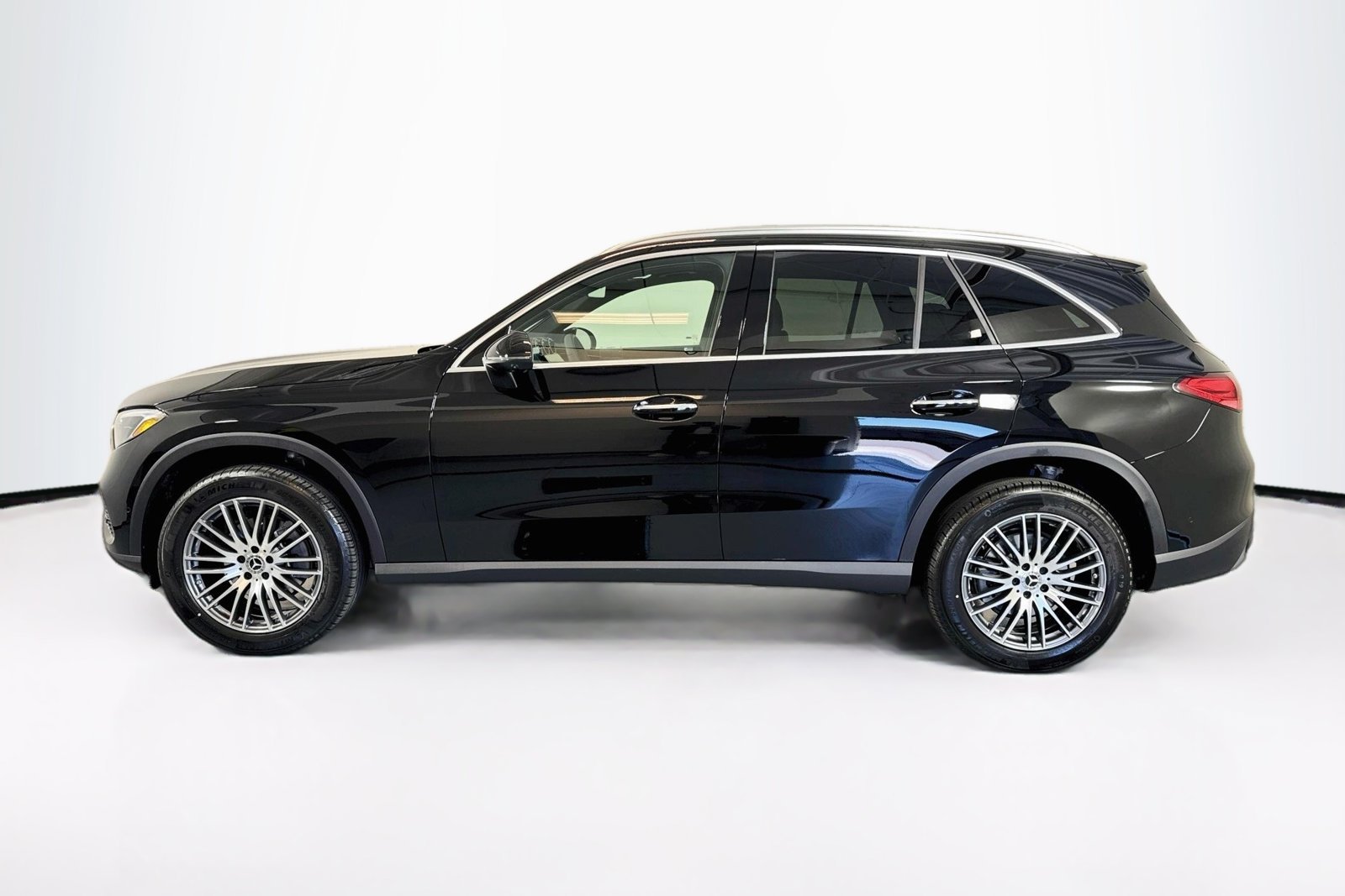 New 2026 Black Mercedes-Benz GLC 300 image 8