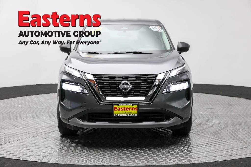 Used 2023 Gray Nissan S image 2