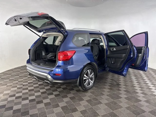 Used 2017 Blue Nissan SL image 17