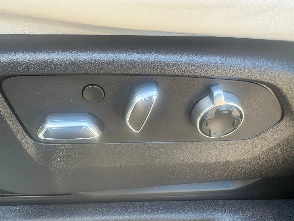 Used 2025 Silver Cadillac Sport Platinum image 30