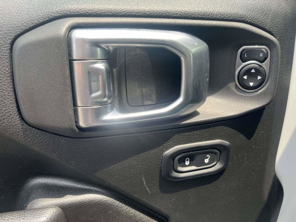 Used 2025 White Jeep Rubicon image 16