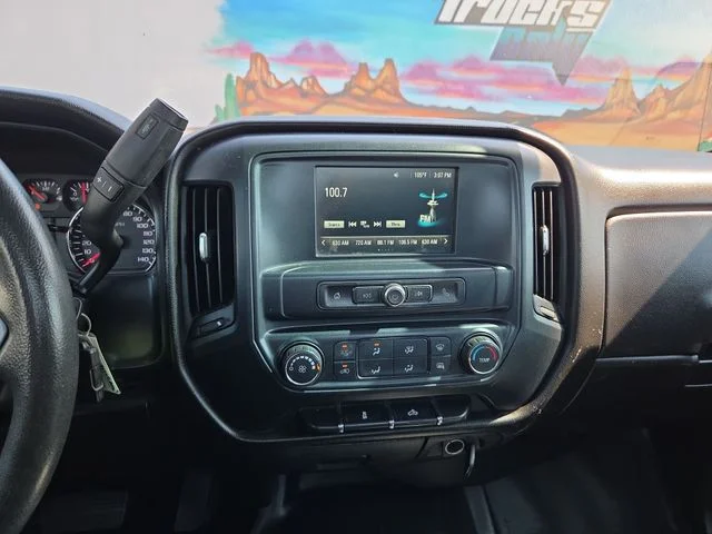 Used 2018 White GMC Base image 16