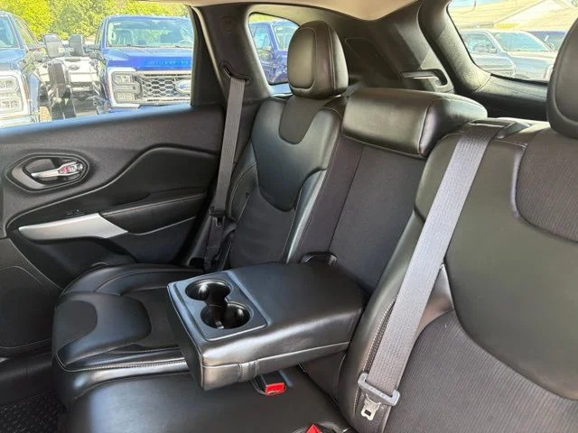 Used 2018 Diamond Black Jeep Latitude Plus image 45