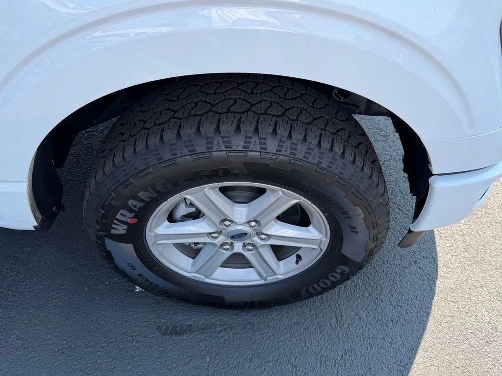 New 2026 Oxford White Ford XLT image 5