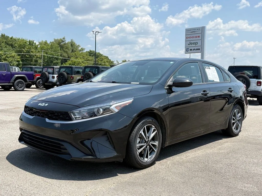 Used 2024 Black Kia LXS image 3