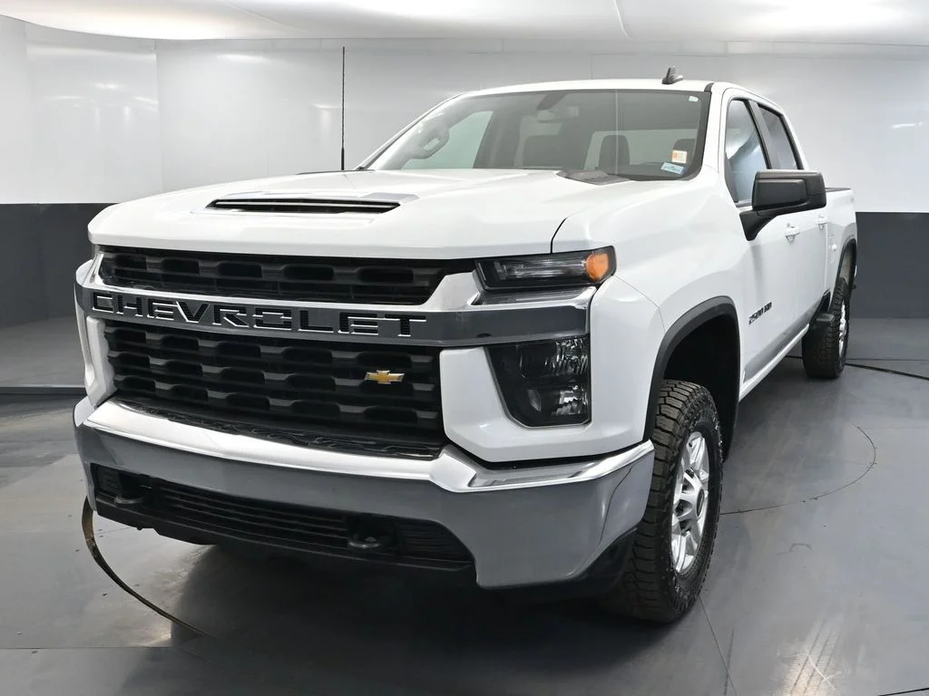 Used 2022 White Chevrolet LT image 9