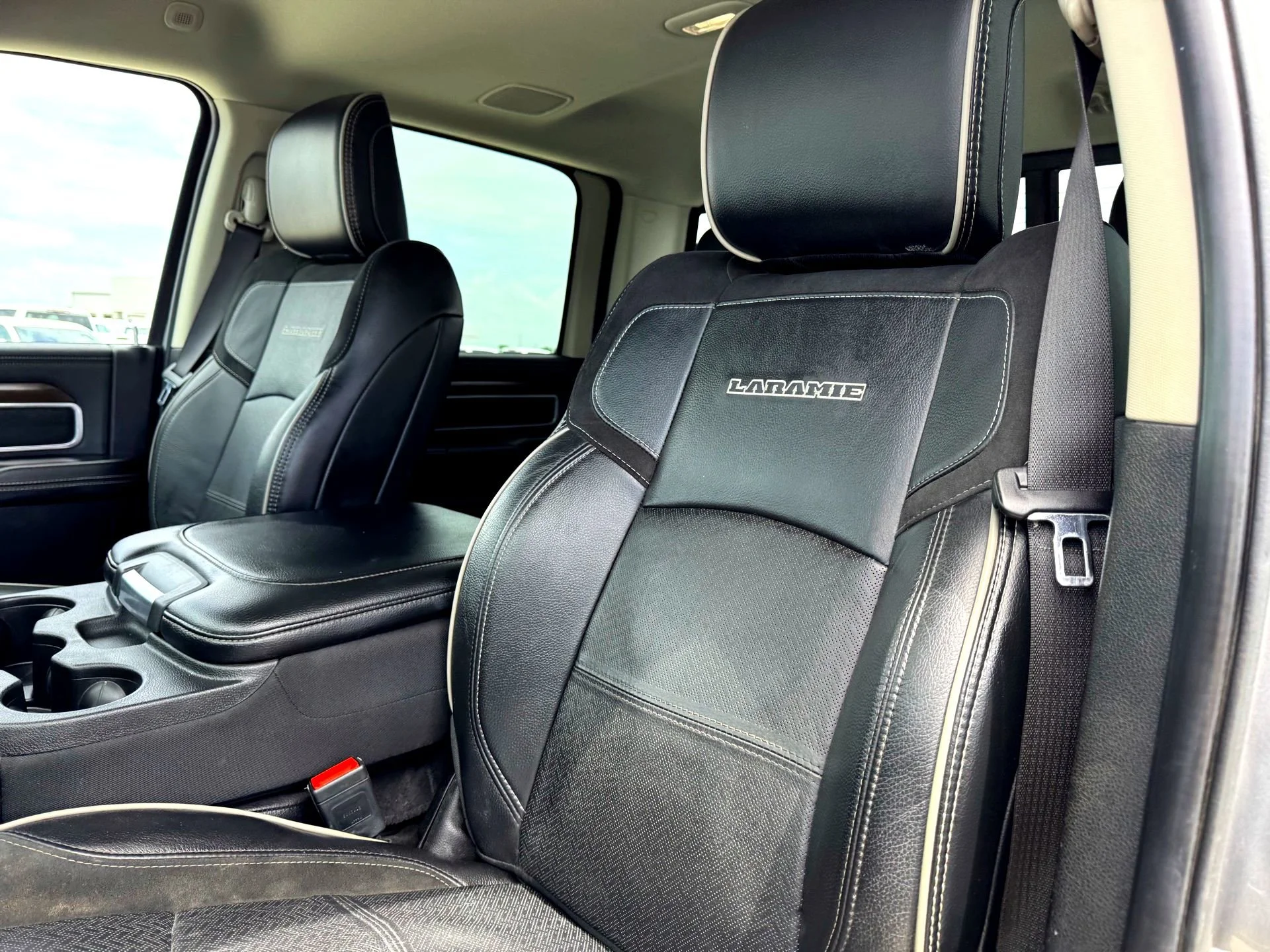 Used 2024  Ram Laramie image 13