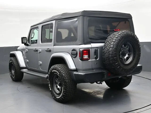 Used 2020 Silver Jeep Unlimited Sahara image 5