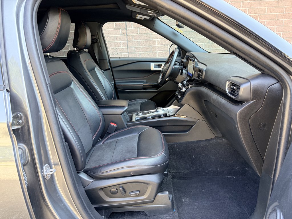 Used 2023 Carbonized Gray Metallic Ford ST-Line image 16