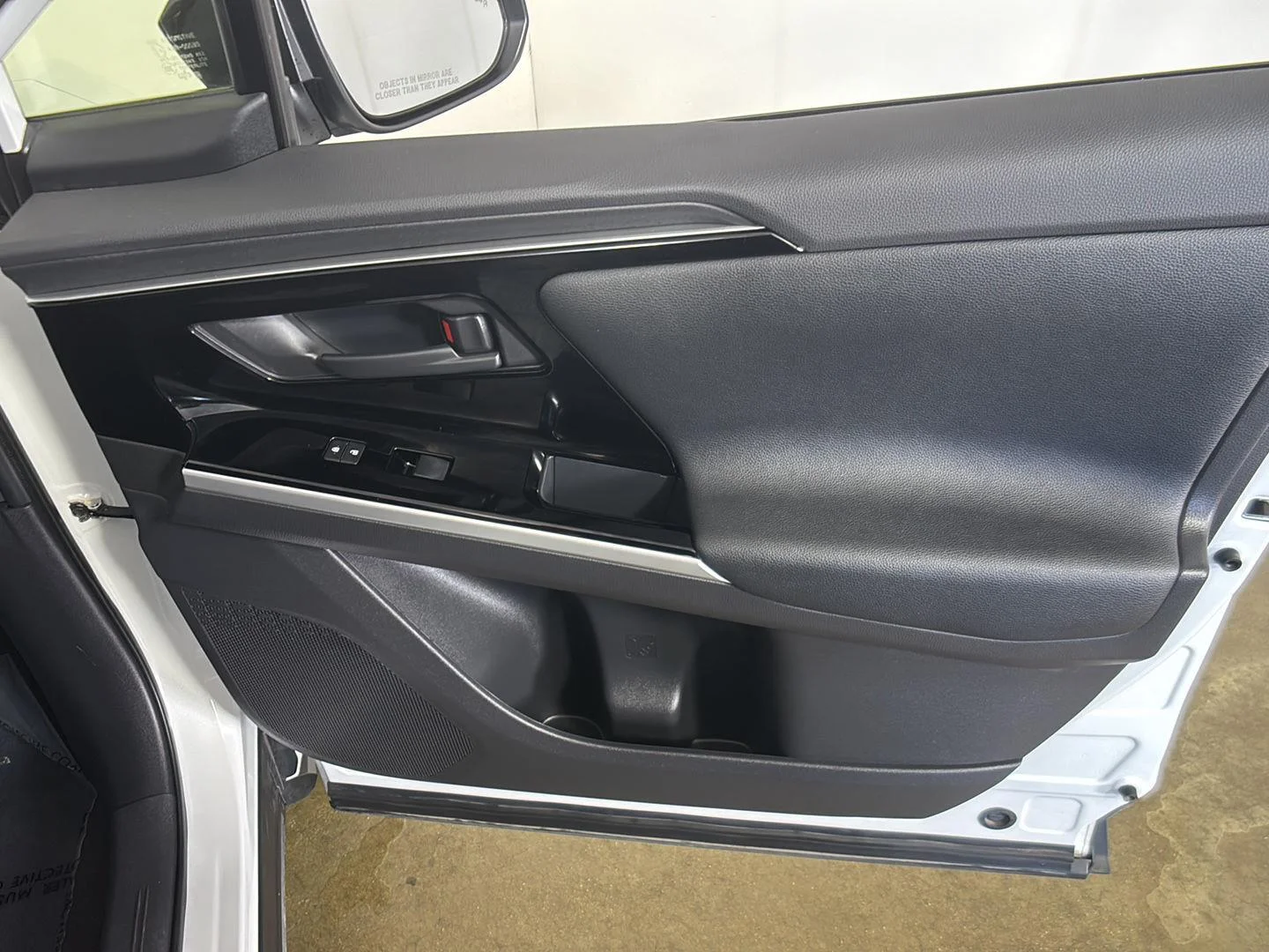 Used 2023 Wind Chill Pearl Toyota XLE image 14