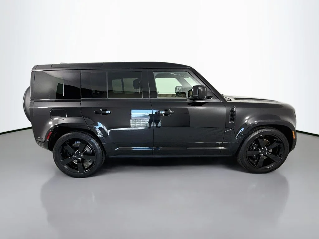 Certified Used 2026 Black Land Rover V8 image 8