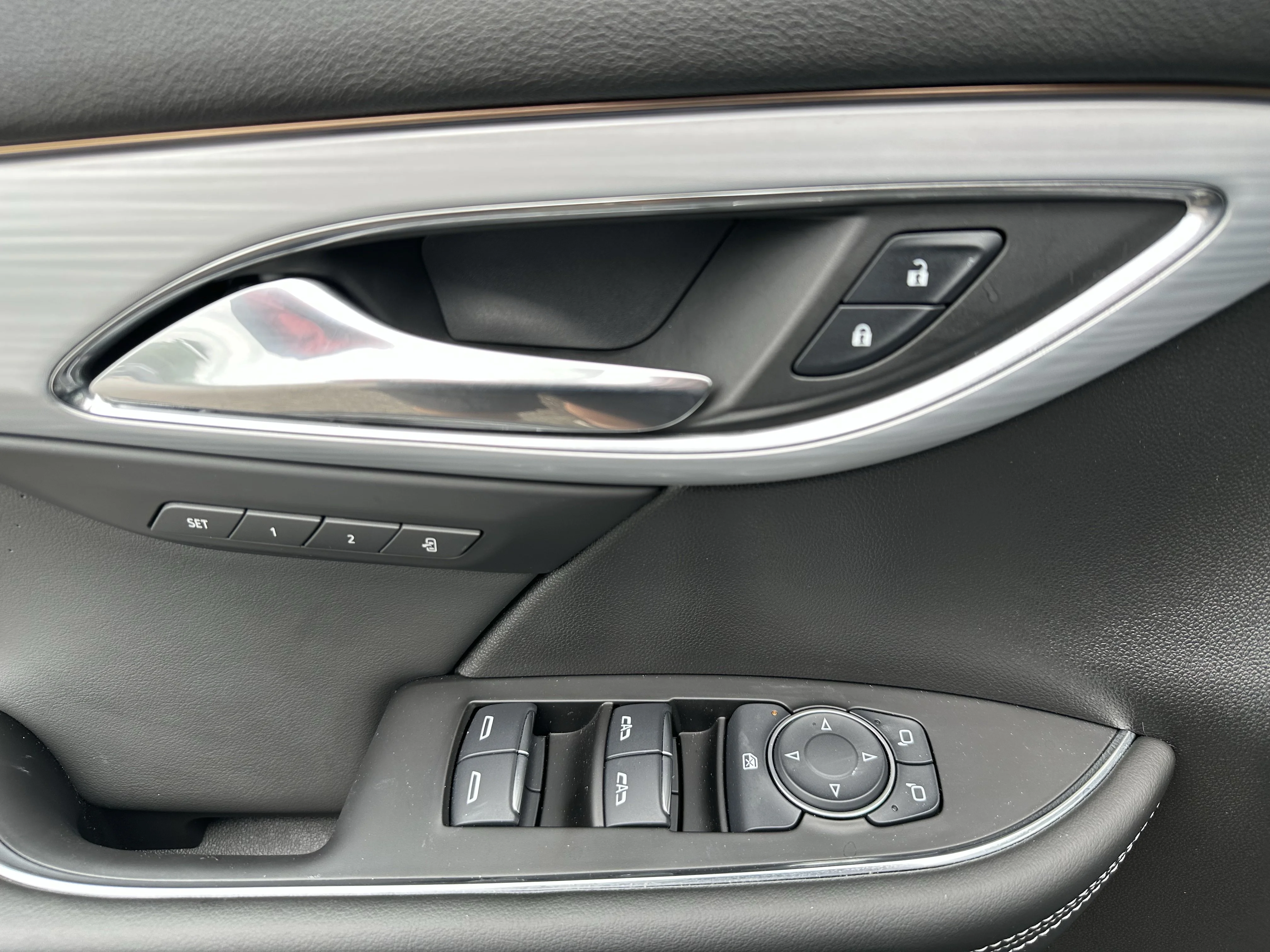 Certified Used 2024 Black Buick Avenir image 9