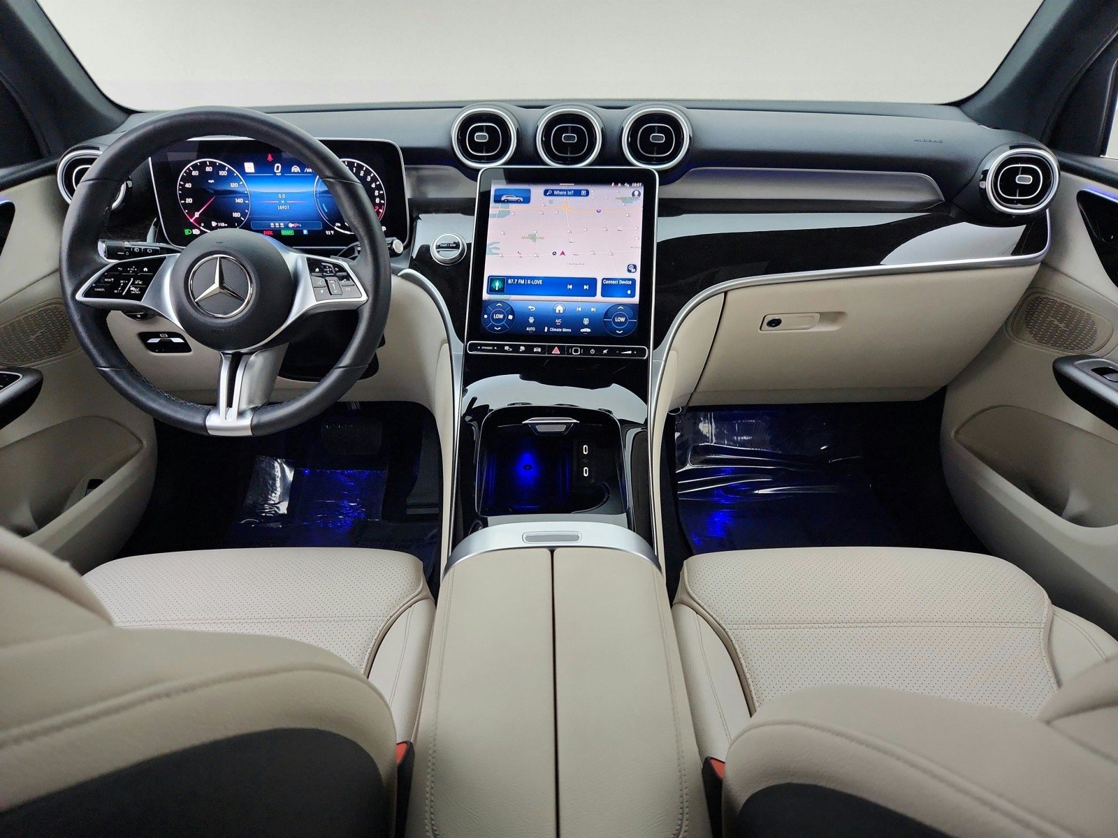 Certified Used 2025 Polar White Mercedes-Benz GLC 350e image 23