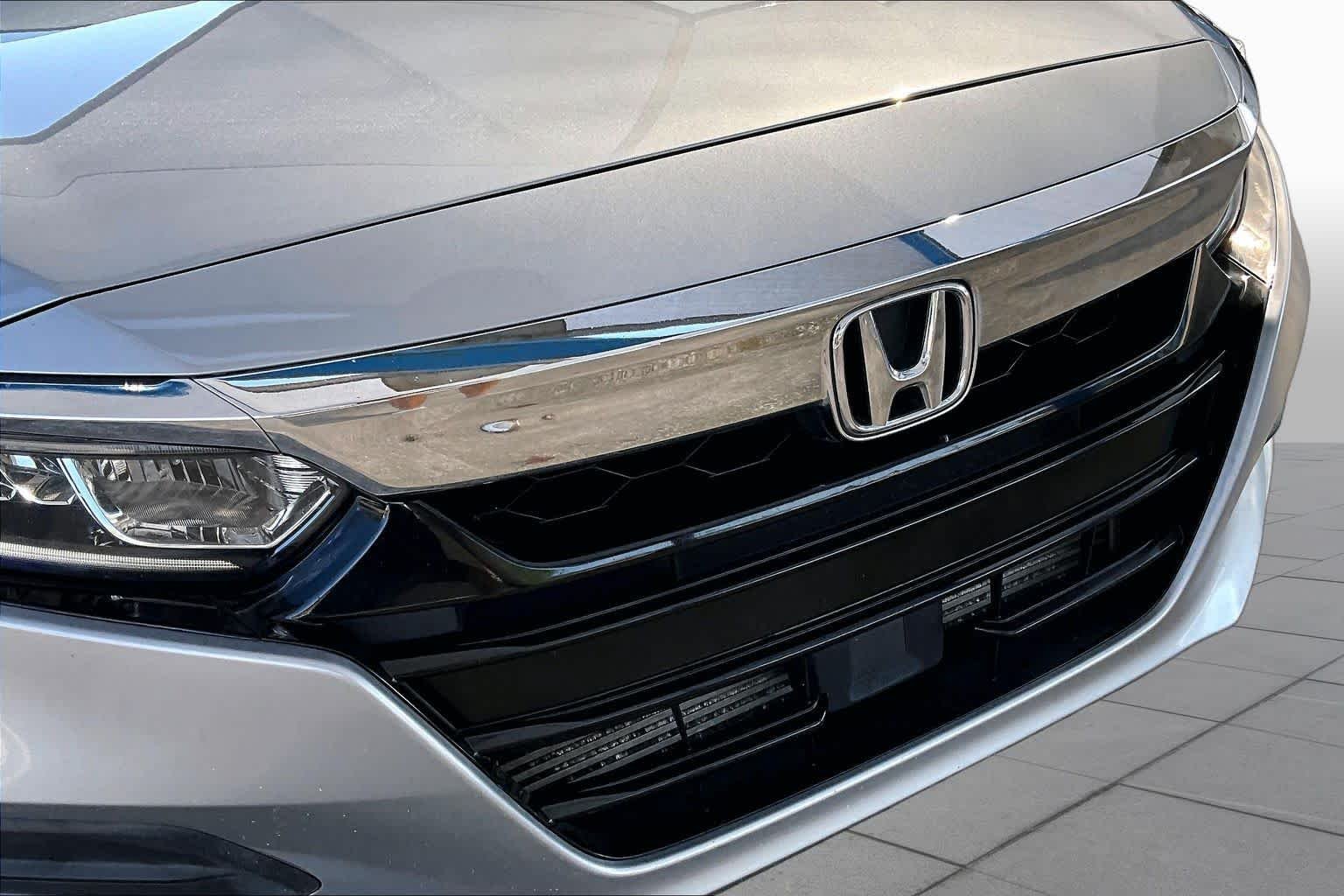 Used 2019 Lunar Silver Metallic Honda LX 1.5T image 29