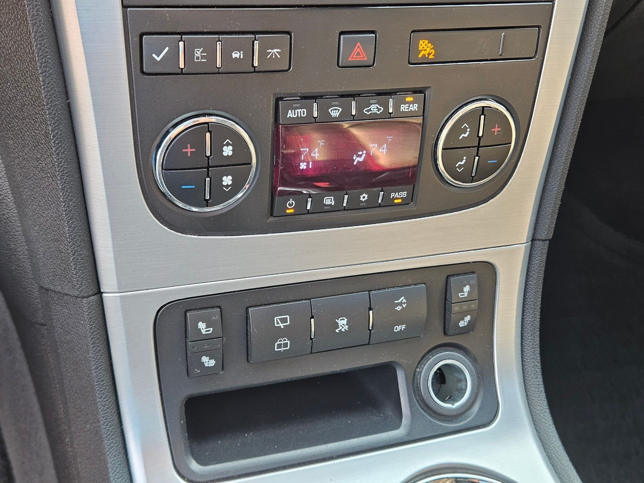 Used 2010 White Diamond Tricoat GMC SLT1 image 25