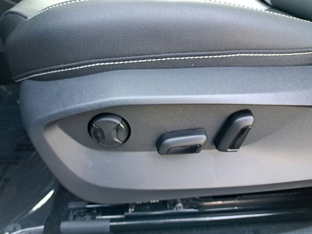 2025 Volkswagen Taos SEL - Photo 34
