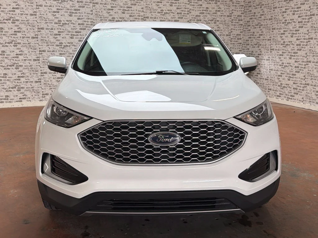 Used 2024 Oxford White Ford SEL image 2