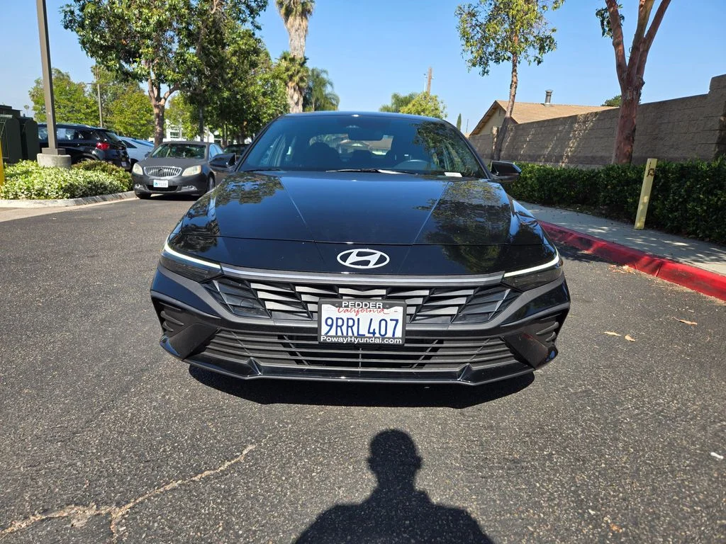 Used 2025 Black Hyundai SEL Sport image 2