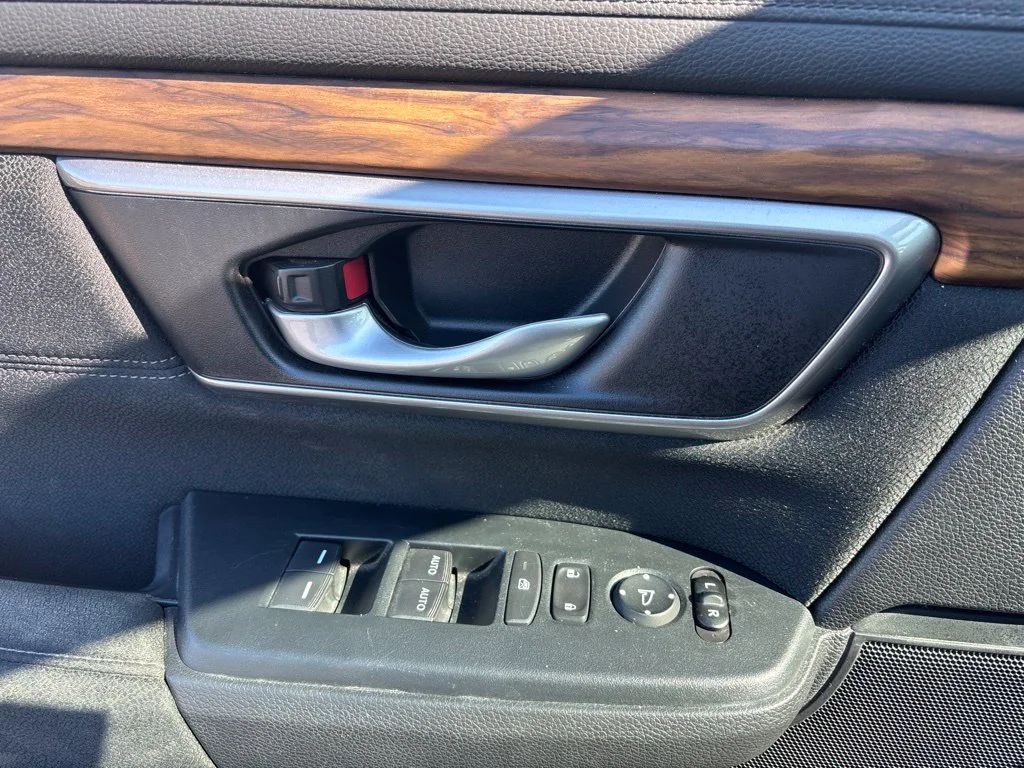 Used 2022 White Honda EX image 13