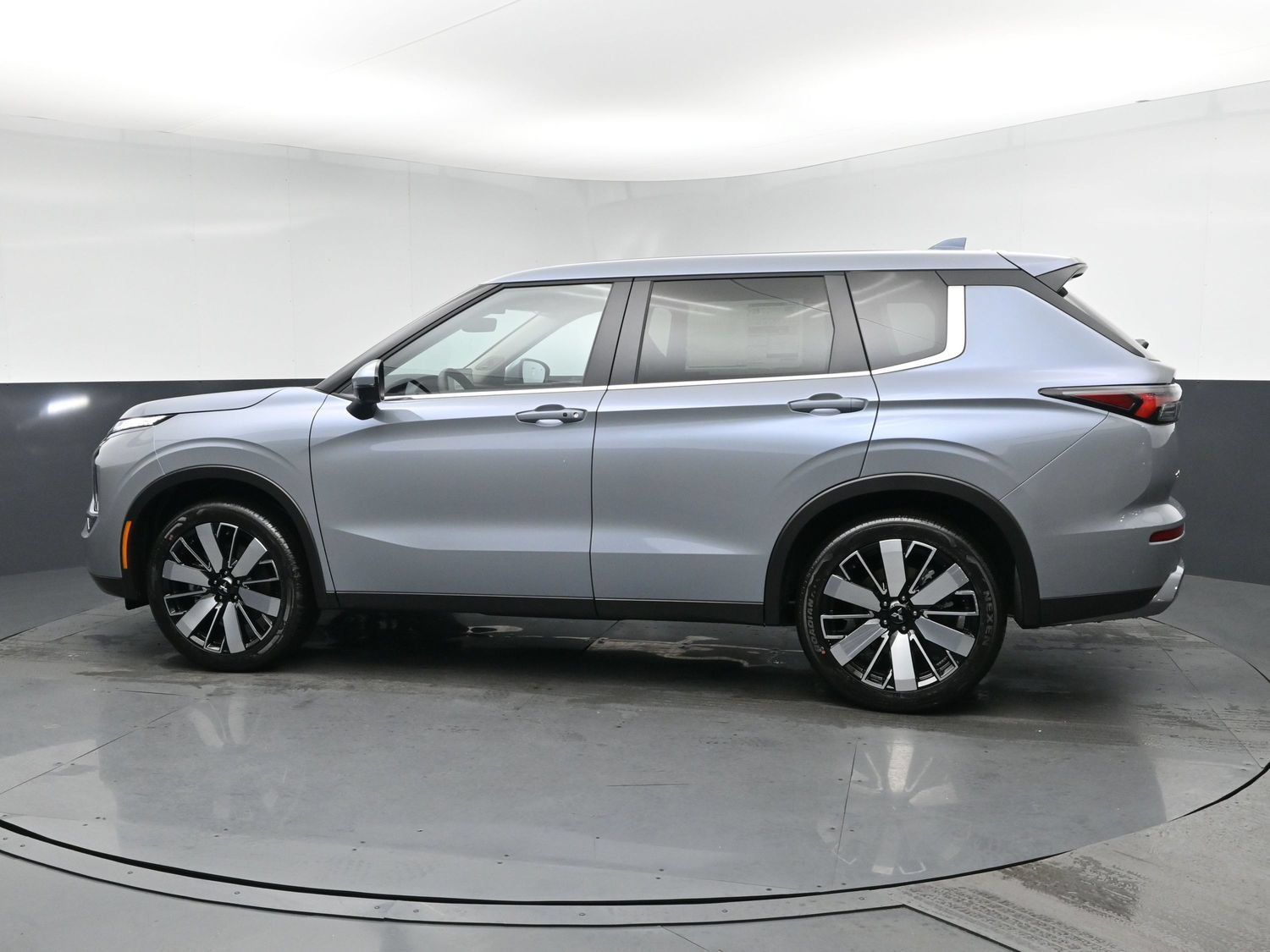 New 2026 Gray Mitsubishi SE 1.5T 2WD image 4
