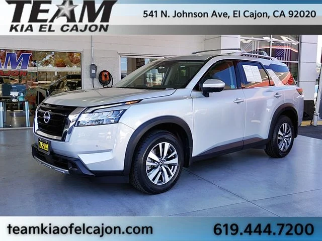 Used 2024 Silver Nissan SL image 5