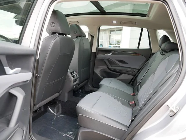 2025 Volkswagen Tiguan SE - Photo 8