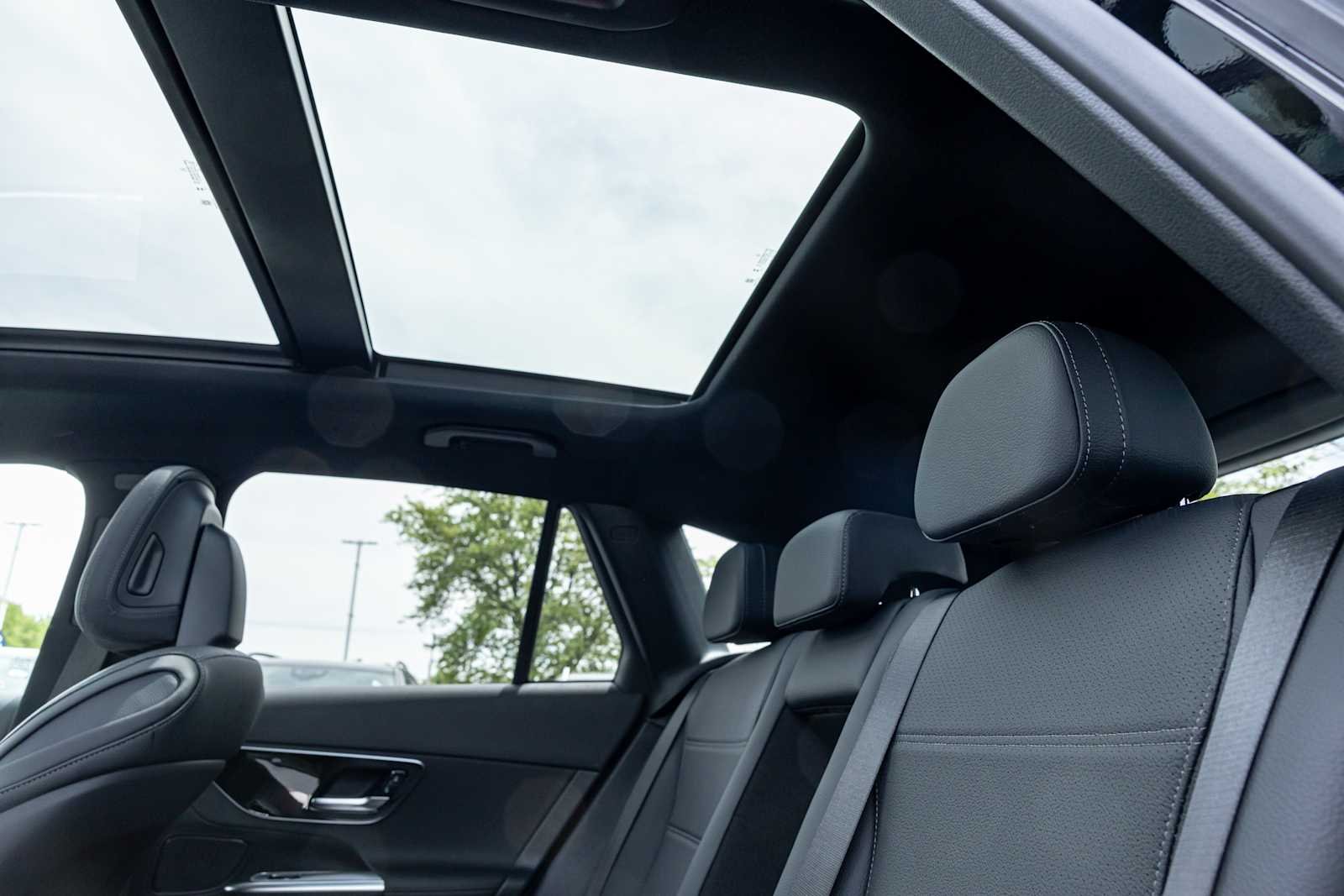 New 2026 BLACK Mercedes-Benz GLC 300 image 27