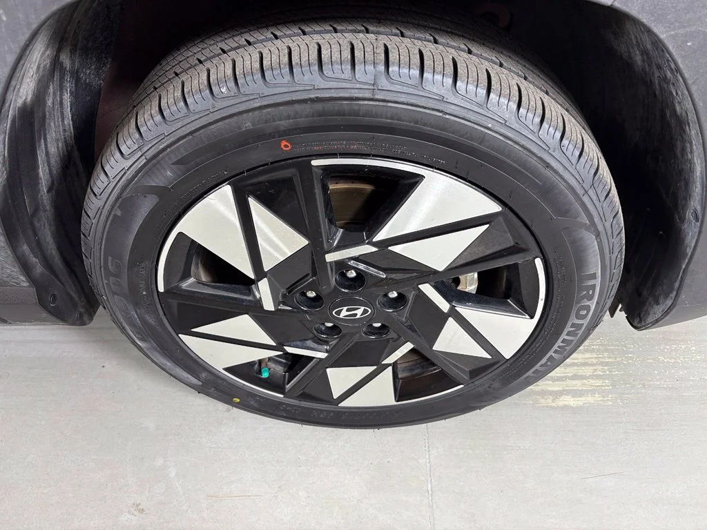 Used 2025 Red Hyundai SEL image 10